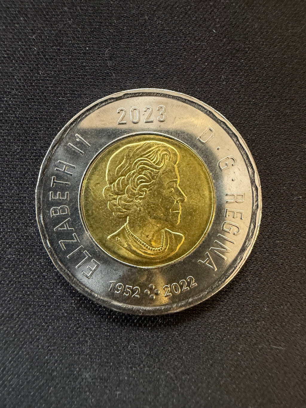 2023 Indigenous Peoples Day colourized toonie obverse, representative circulated coin